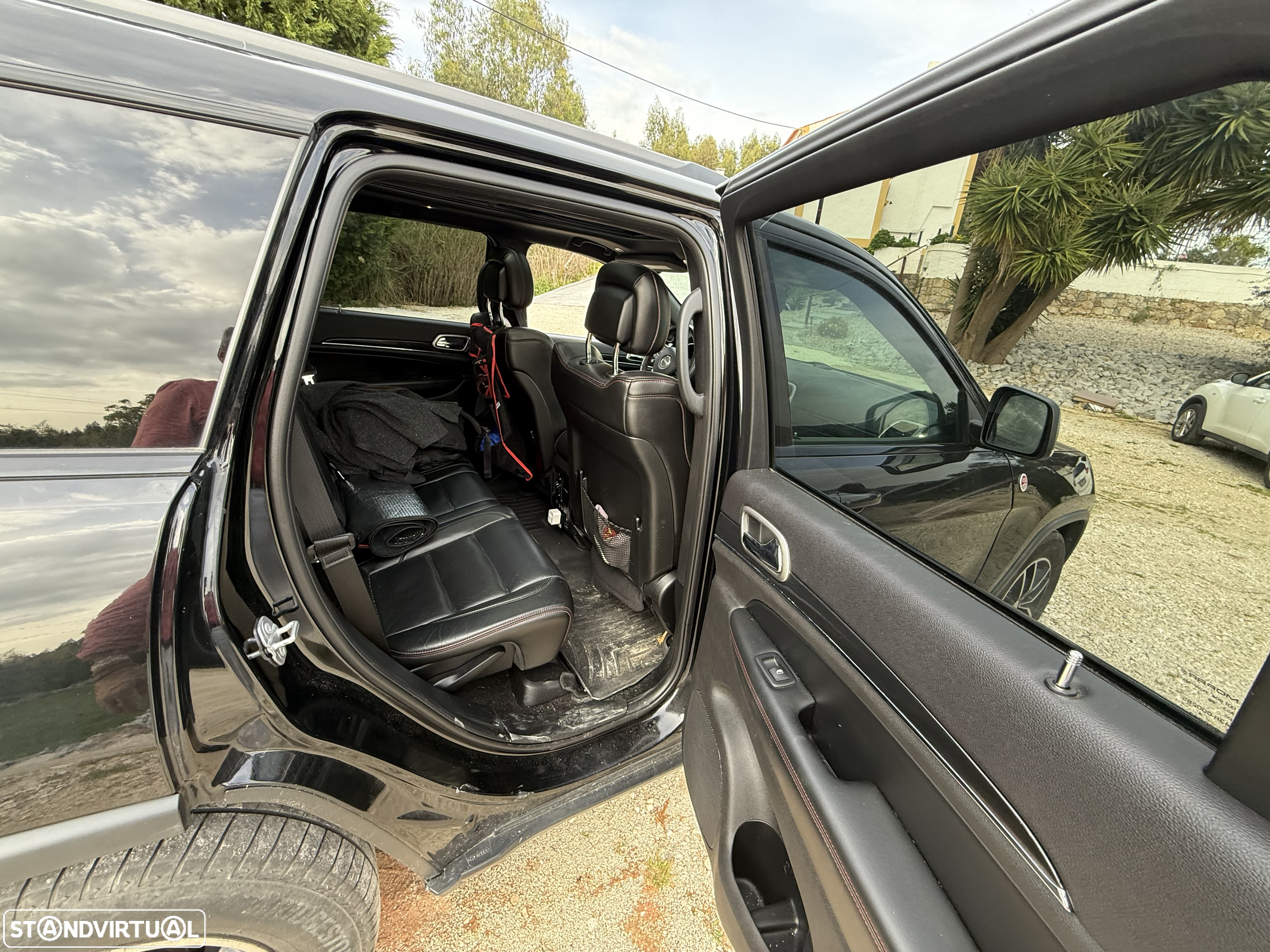 Jeep Grand Cherokee - 12