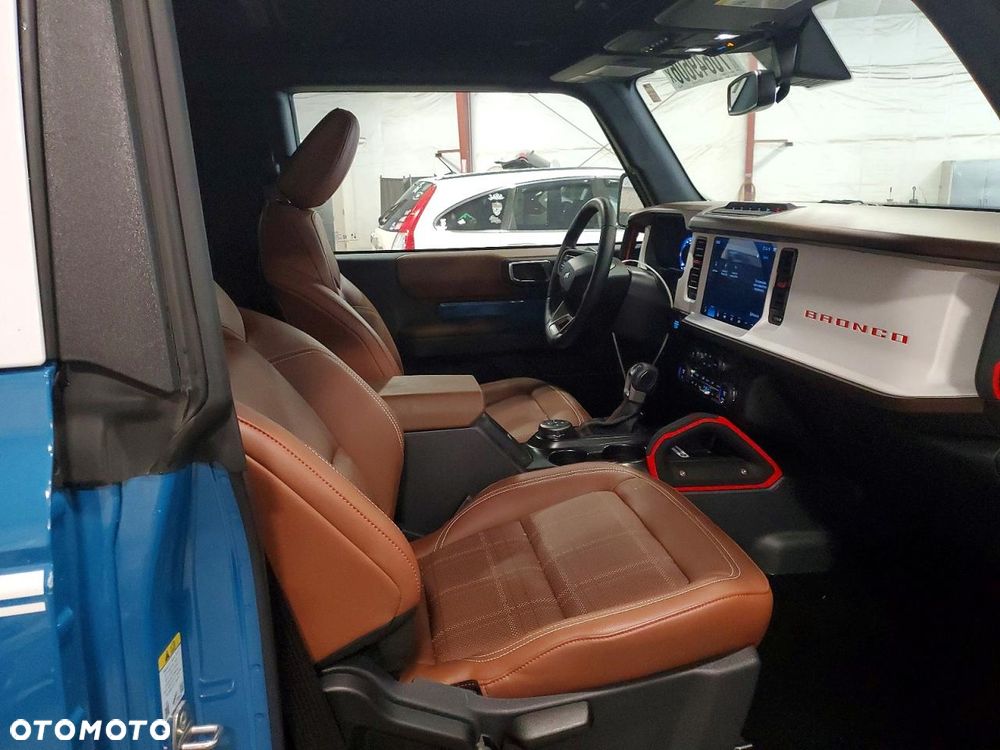 Ford Bronco - 11