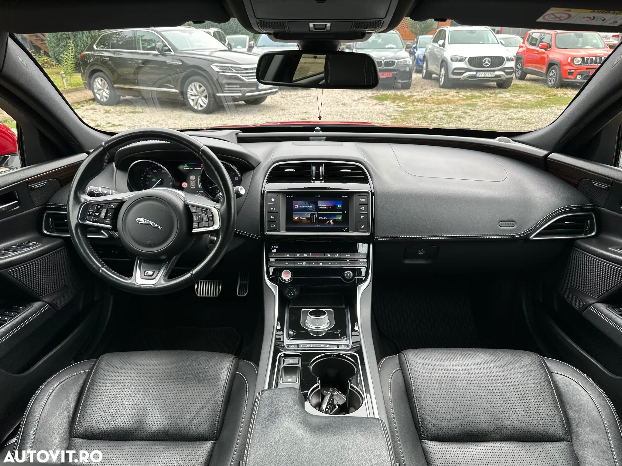 Jaguar XE RWD S - 38