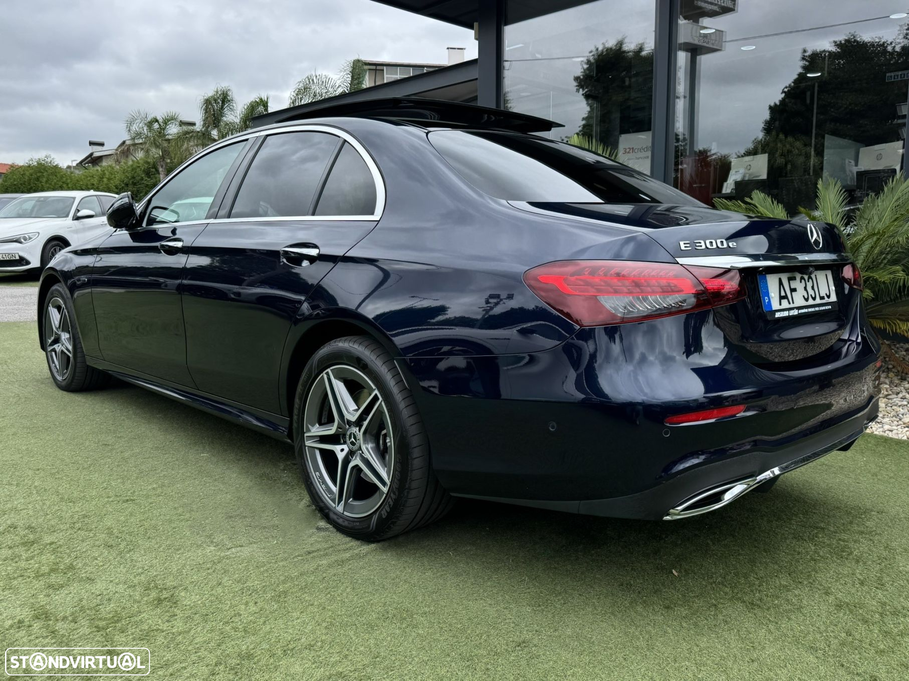 Mercedes-Benz E 300 e AMG Line - 16