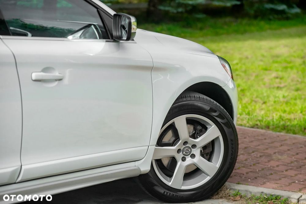 Volvo XC 60 D5 AWD Geartronic Momentum - 33