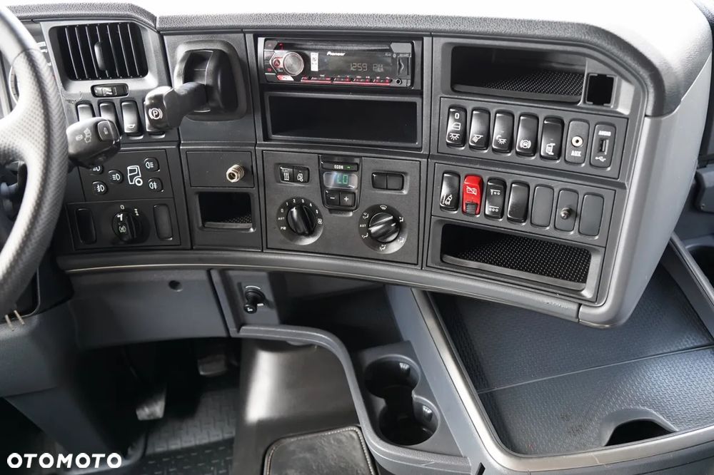 Scania R 580 / V8 / RETARDER / CAŁA NA PODUSZKACH / KLIMA POSTOJOWA / SKÓRY / OPONY 100 % / PO ZŁOTYM KONTRAKCIE SERWISOWYM - 30