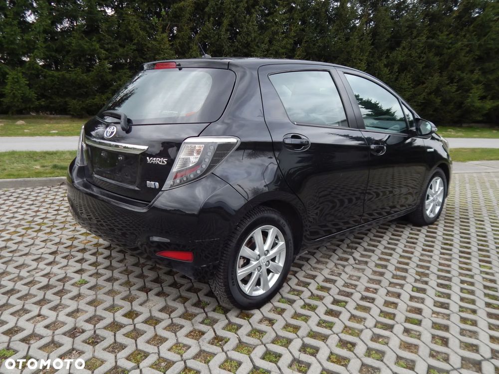 Toyota Yaris Hybrid 100 Dynamic - 9