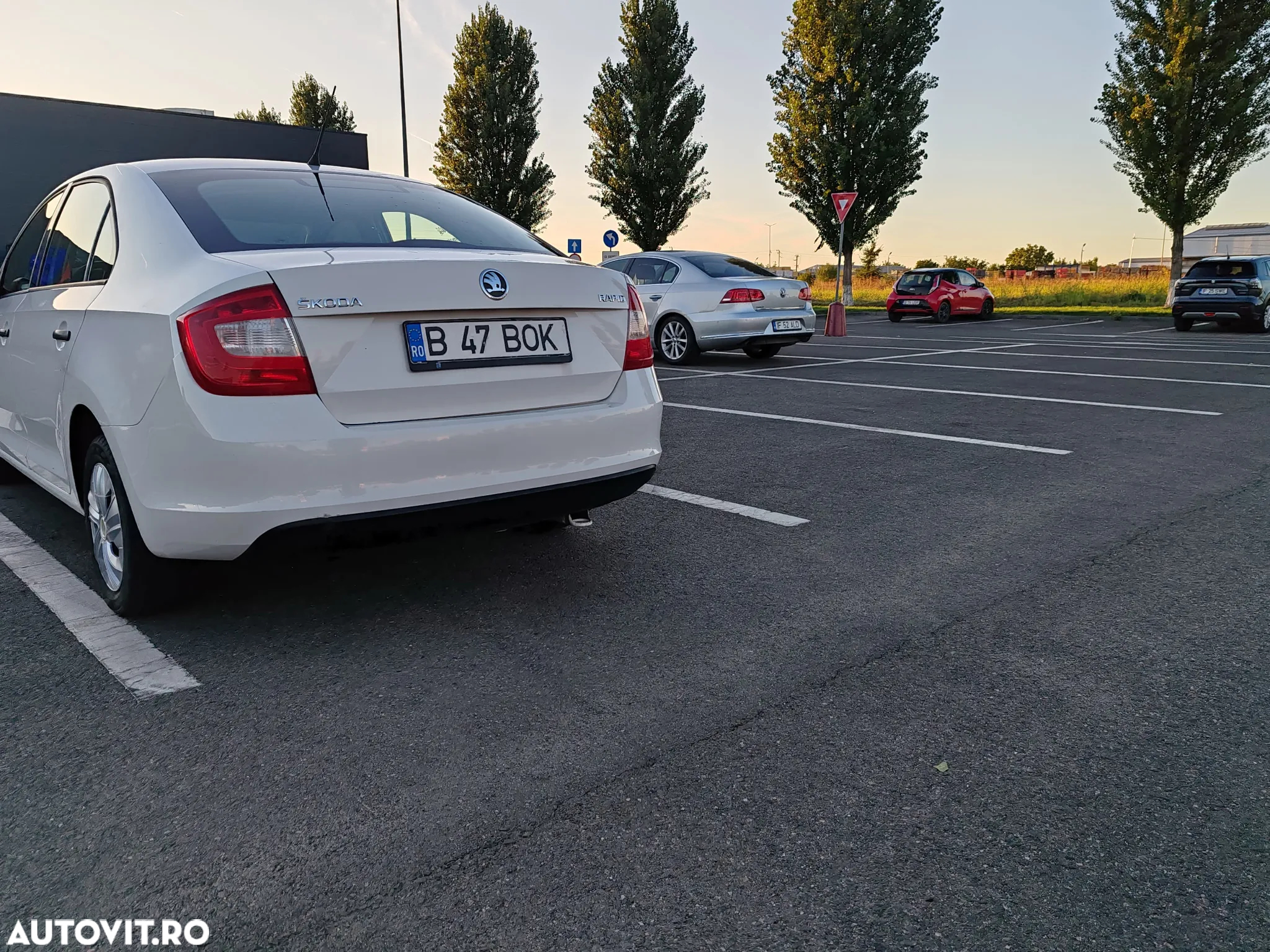 Skoda RAPID 1.2 MPI Active - 12