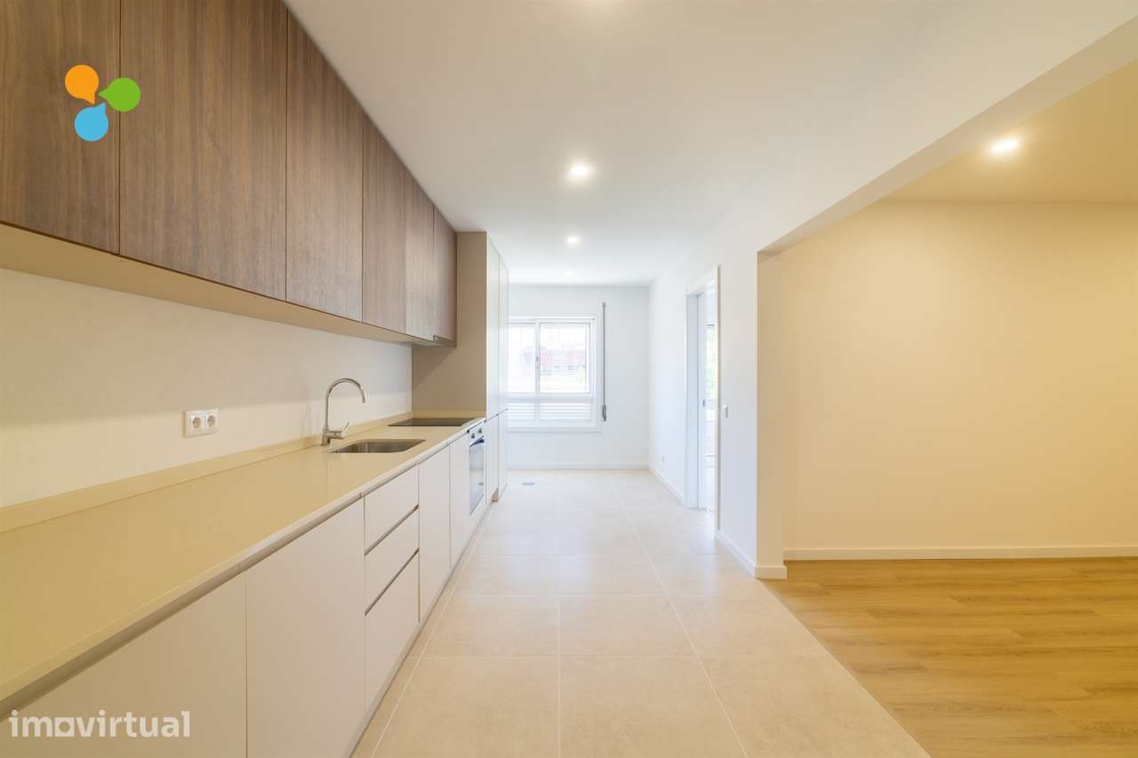Apartamento T3 c/ Box e varanda, junto às faculdades - Grande imagem: 4/23