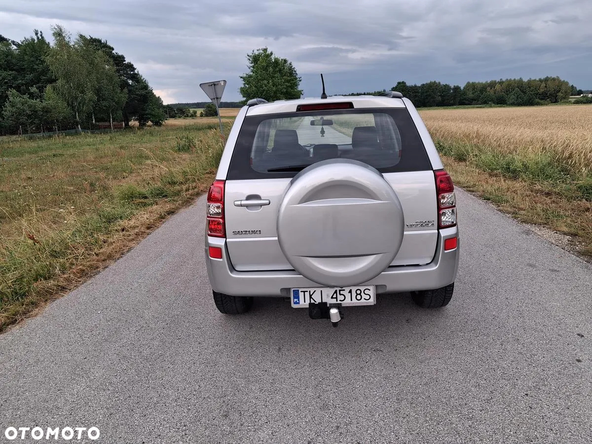 Suzuki Grand Vitara 2.0 Comfort + - 11