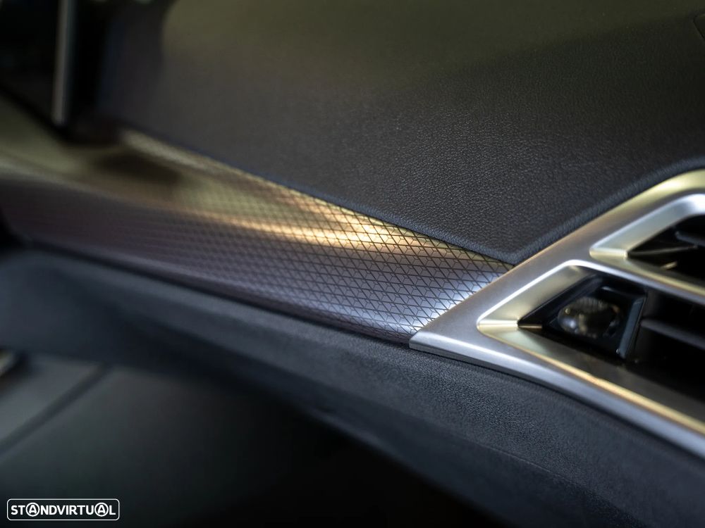 BMW 330 e Pack Desportivo M Auto - 22