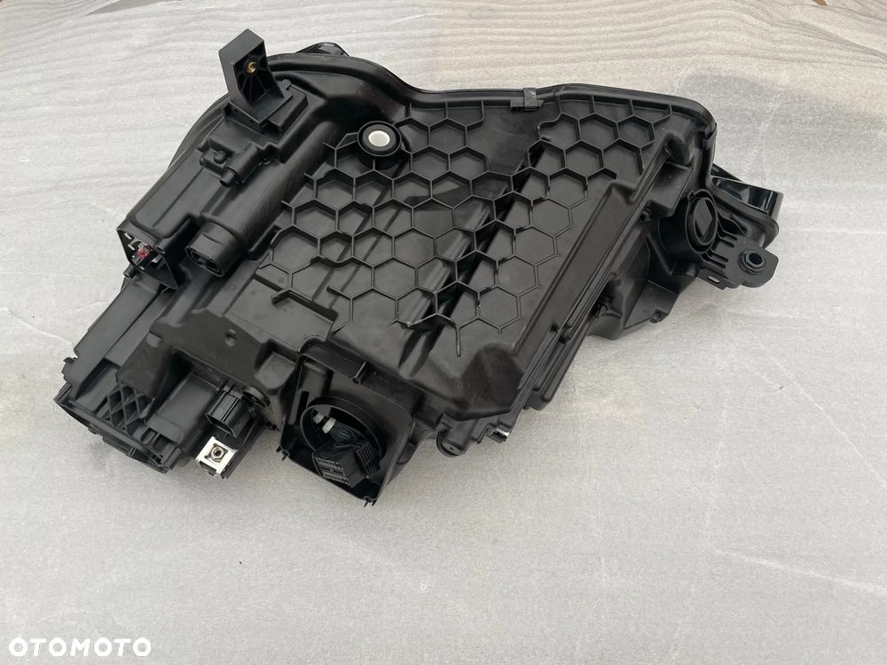 Audi E-Tron reflektor prawy matrix digital 4KE941036 - 5