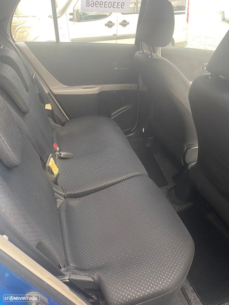 Toyota Yaris 1.4 D-4D AC Manual - 13