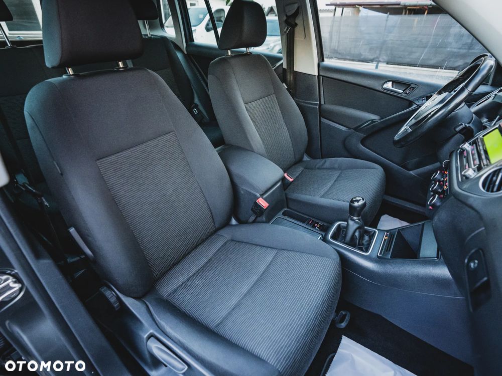 Volkswagen Tiguan 2.0 TDI DPF BlueMotion Technology Lounge Sport & Style - 23