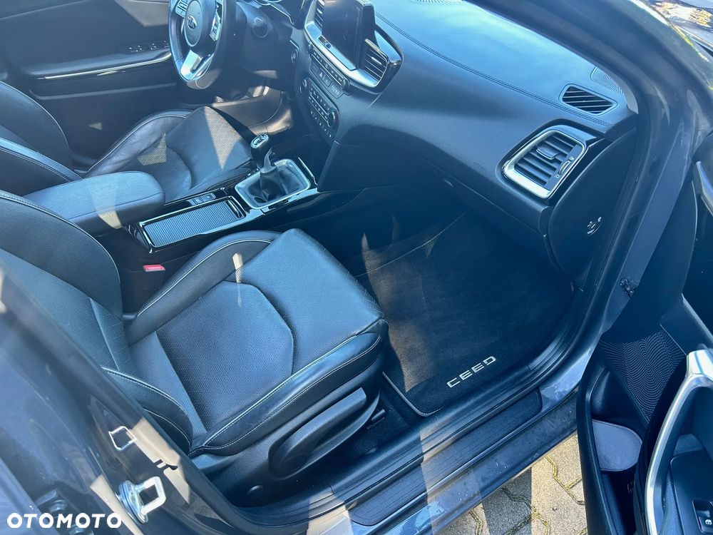 Kia Ceed - 17