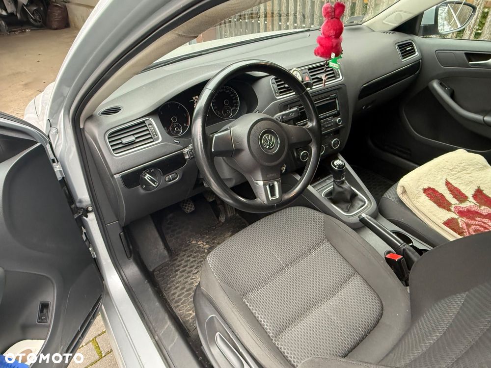 Volkswagen Jetta 1.6 TDI Comfortline - 5