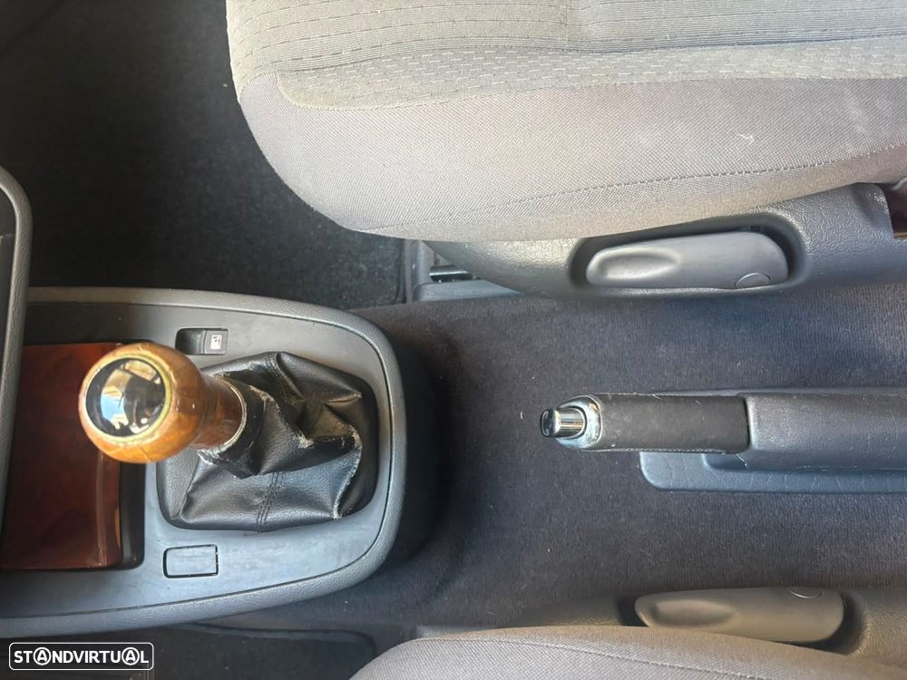 VW Sharan 1.9 TDI Comfortline Family - 31