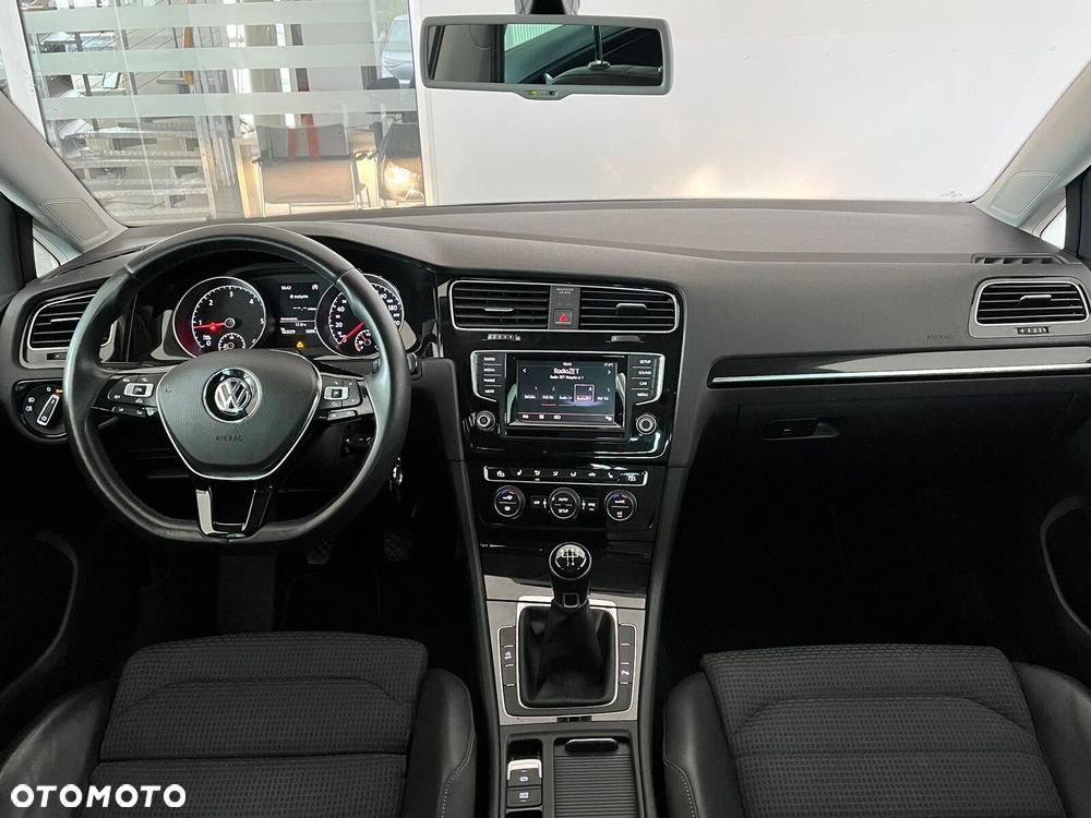 Volkswagen Golf 1.6 TDI Highline - 23