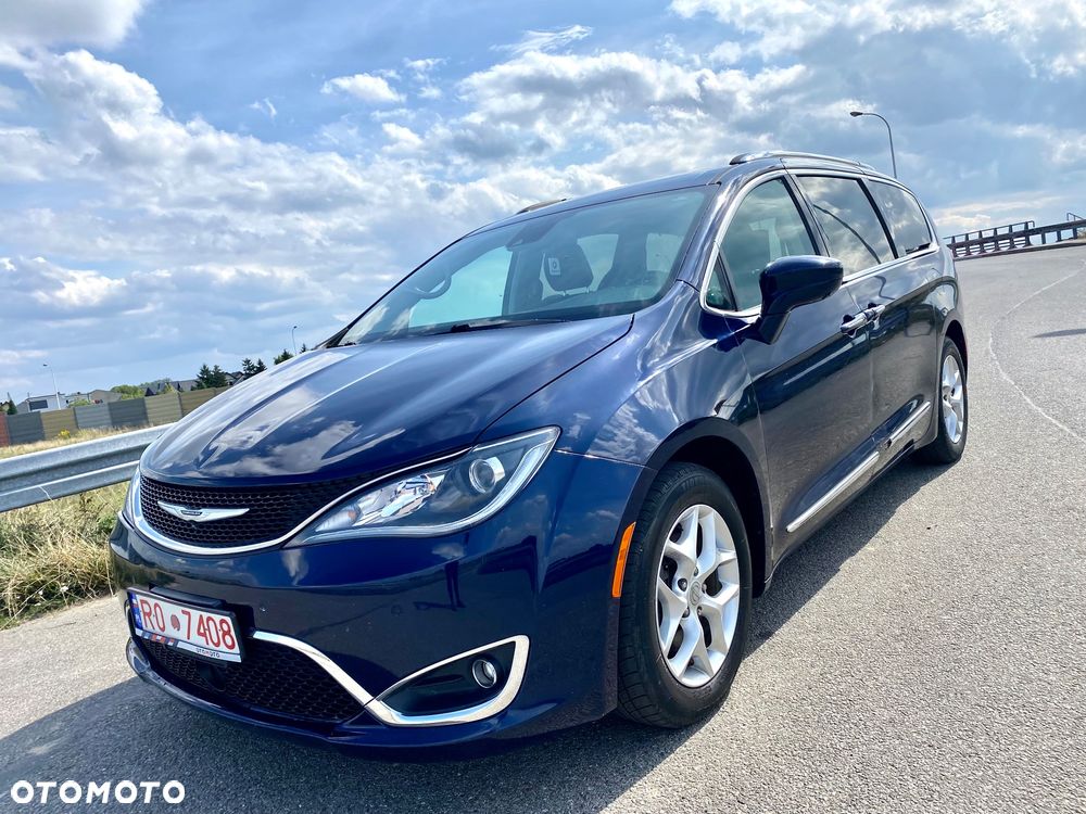 Chrysler Pacifica - 12