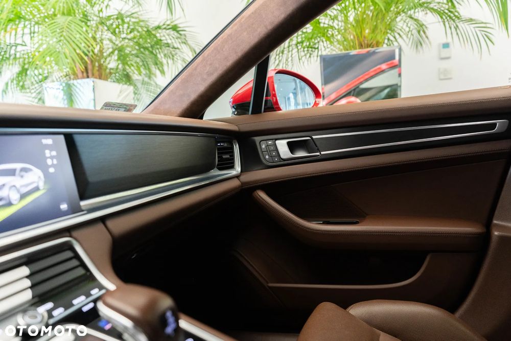 Porsche Panamera 4 E-Hybrid Platinum Edition - 17