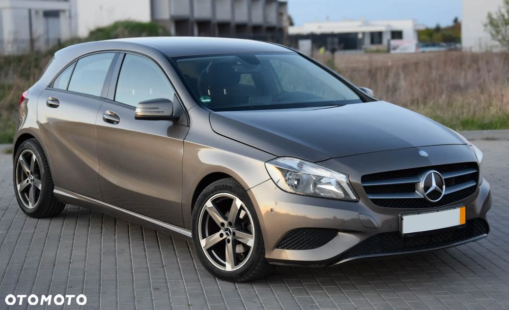 Mercedes-Benz Klasa A 180 BlueEfficiency Edition - 31