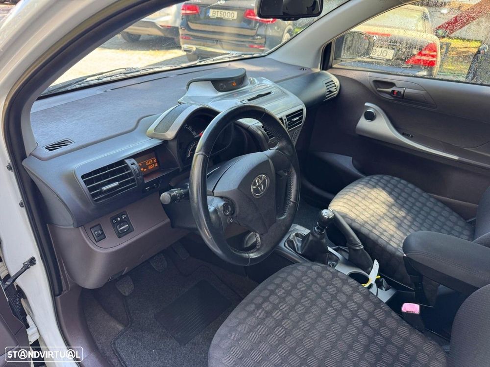 Toyota iQ 1.0 VVT-i - 8
