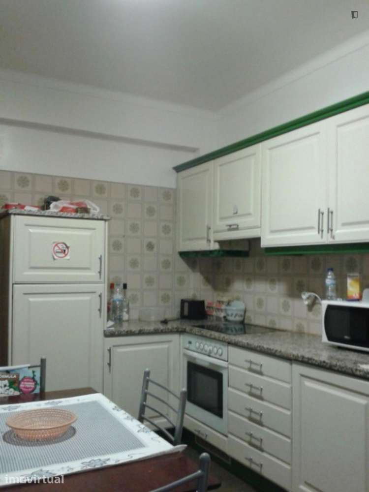 Quarto - localizado em Norton de Matos Coimbra - Grande imagem: 3/14