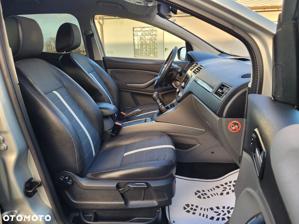 Ford Kuga 2.0 TDCi 2x4 Titanium - 16