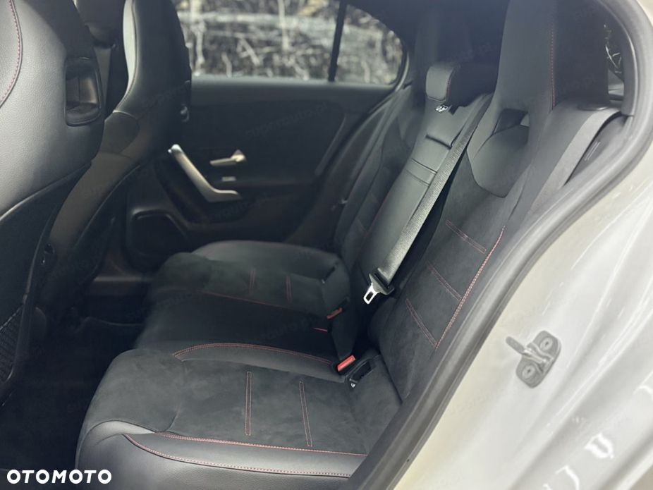 Mercedes-Benz Klasa A 220 4-Matic AMG Line 8G-DCT - 14