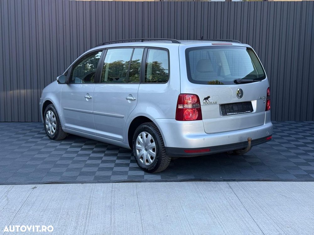 Volkswagen Touran - 5