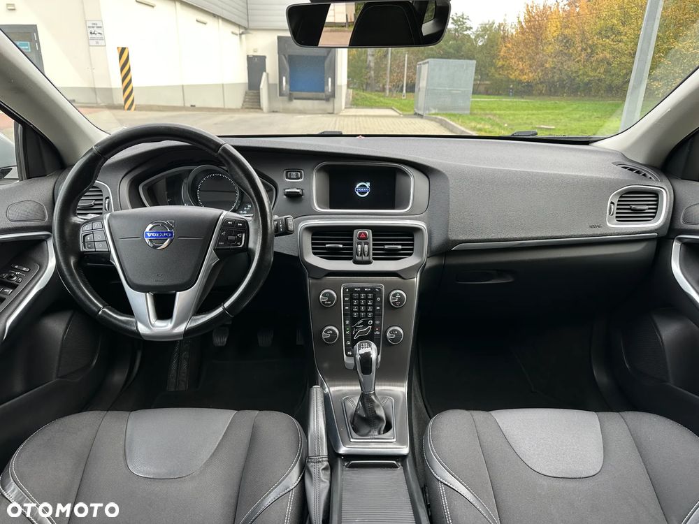 Volvo V40 D4 Drive-E Momentum - 11