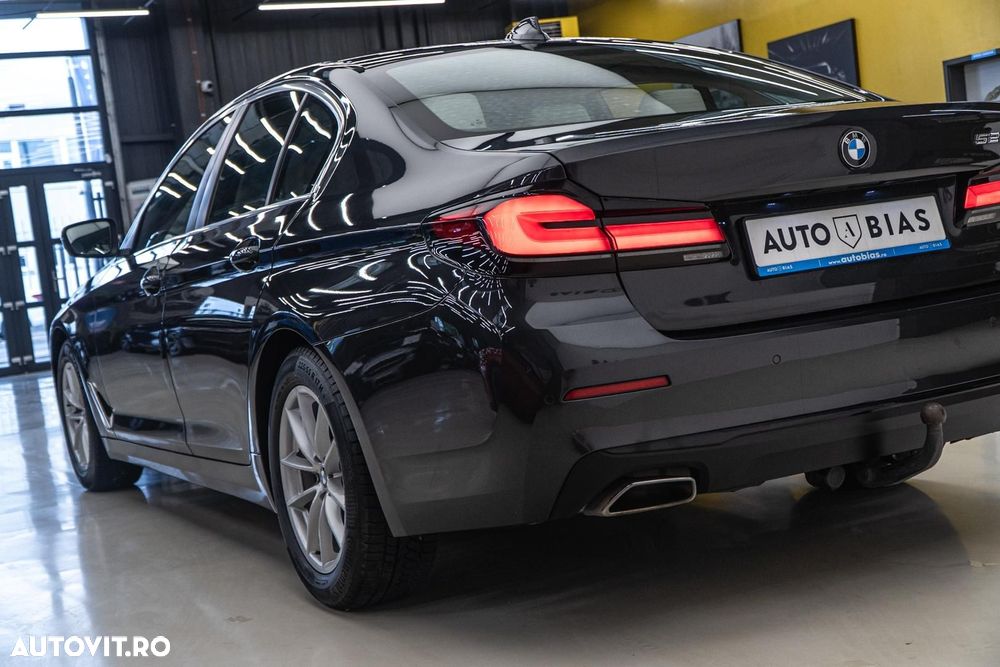 BMW Seria 5 520i Aut. Luxury Line - 32