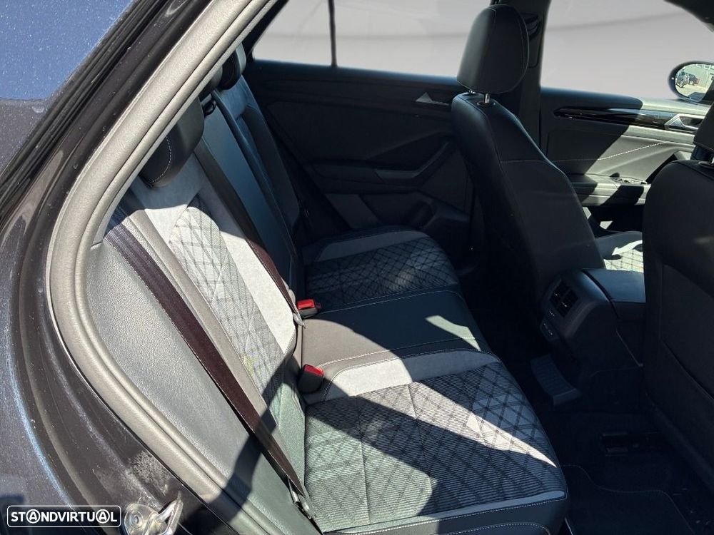 VW T-Roc 1.5 TSI R-Line DSG - 16
