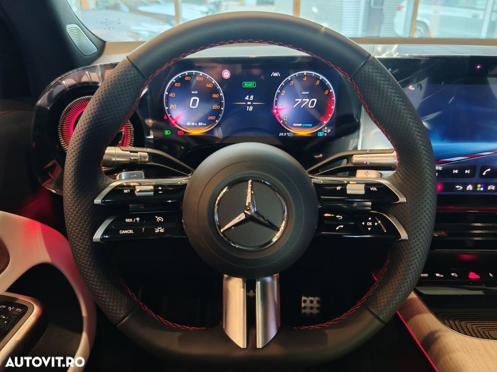 Mercedes-Benz GLB 220 MHEV - 13