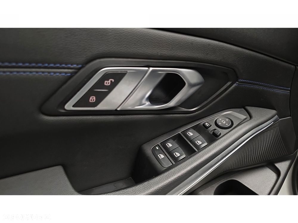 BMW Seria 3 320d xDrive mHEV M Sport - 30