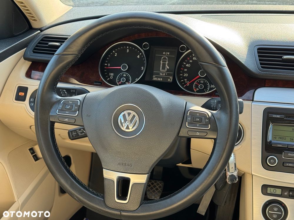 Volkswagen Passat 2.0 TDI DPF BlueMotion Technology Highline - 30