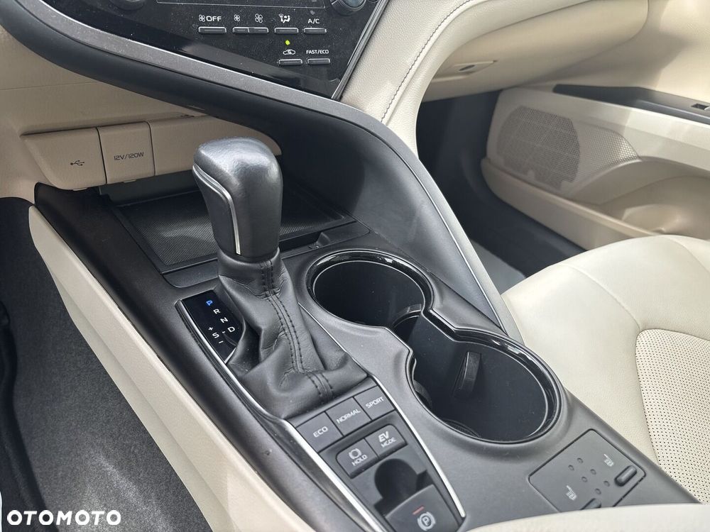 Toyota Camry 2.5 Hybrid Comfort CVT - 20