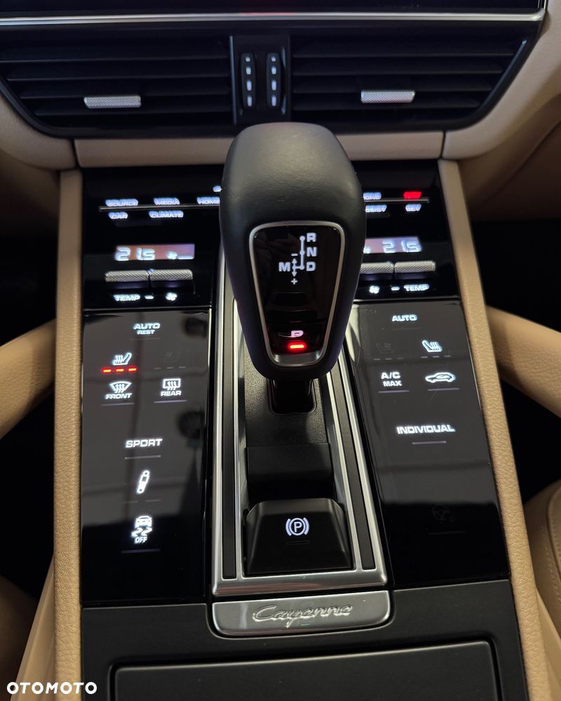 Porsche Cayenne Standard - 24