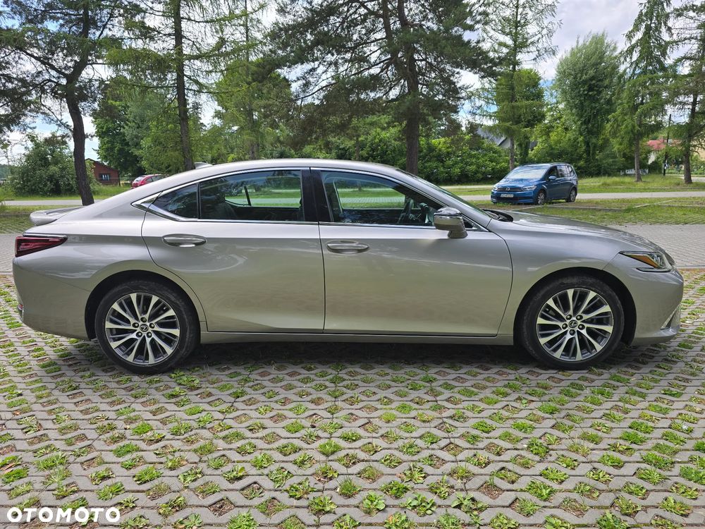 Lexus ES - 5