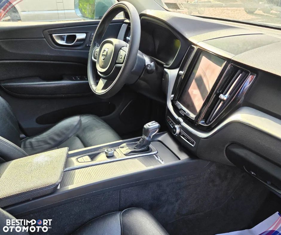 Volvo XC 60 T5 Momentum - 8