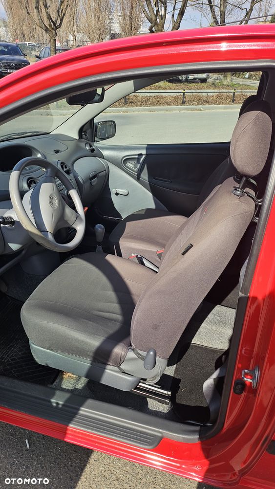 Toyota Yaris 1.0 Base - 7