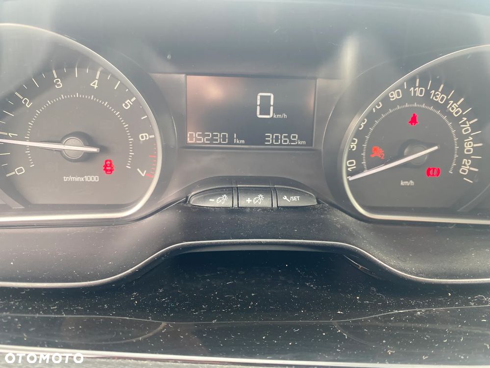 Peugeot 2008 1.2 Pure Tech GPF Allure S&S - 5