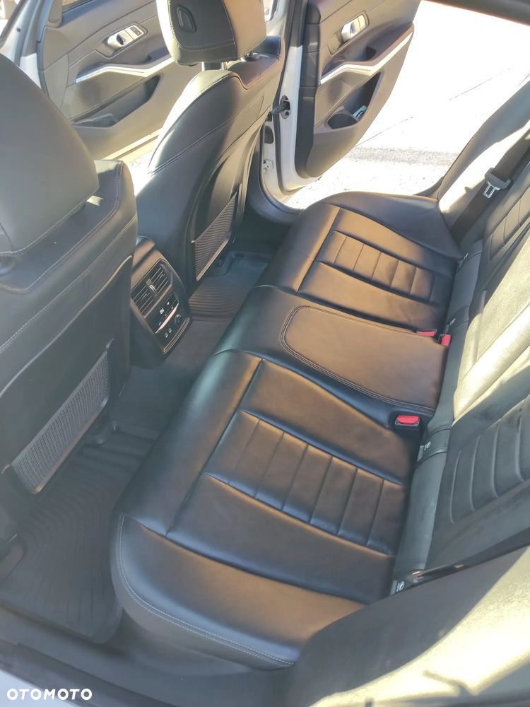 BMW Seria 3 330i xDrive - 12