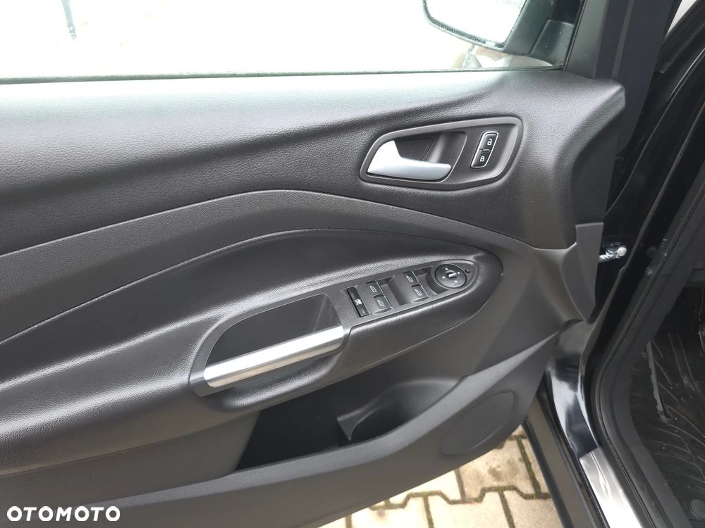 Ford Kuga 1.6 EcoBoost 2x4 Titanium - 18