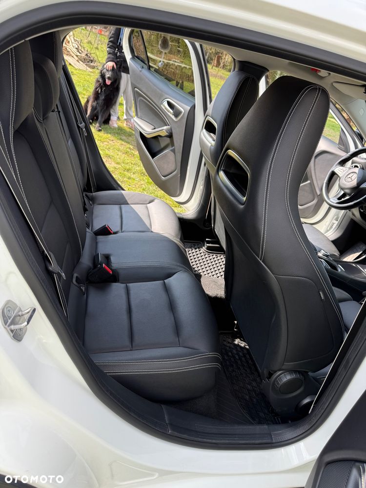 Mercedes-Benz GLA 200 7G-DCT - 16