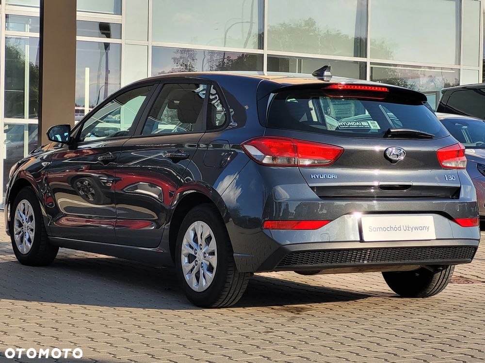 Hyundai i30 1.5 DPI Classic + - 5
