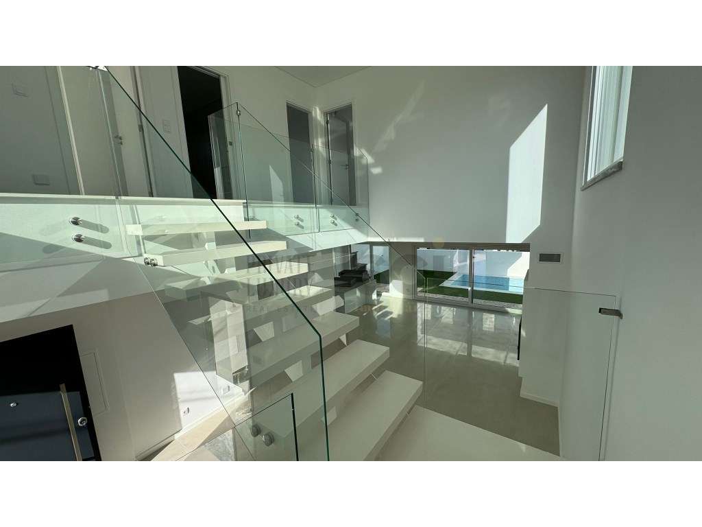 Moradia T4 Independente Azeitão 430 m2 com Piscina e Garagem - Grande imagem: 3/23