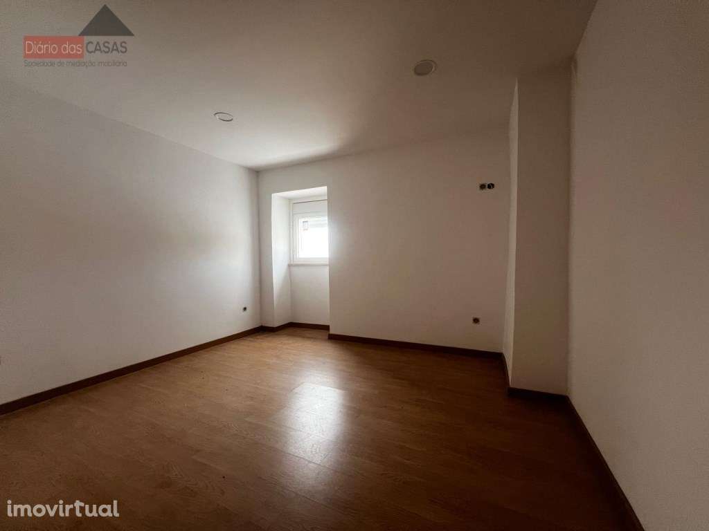 Moradia Bi-Familiar T4 em São Martinho de Árvore - Grande imagem: 5/21