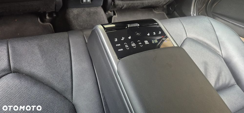 Toyota Camry 2.5 Hybrid Executive CVT - 8