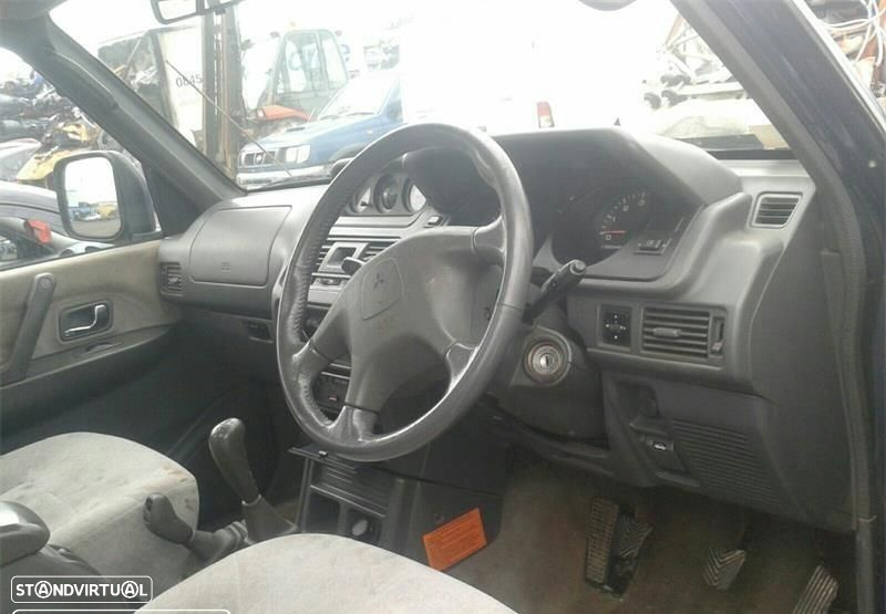 Mitsubishi Pajero 2.8 TD de 2000 disponível para peças motor vendido - 8