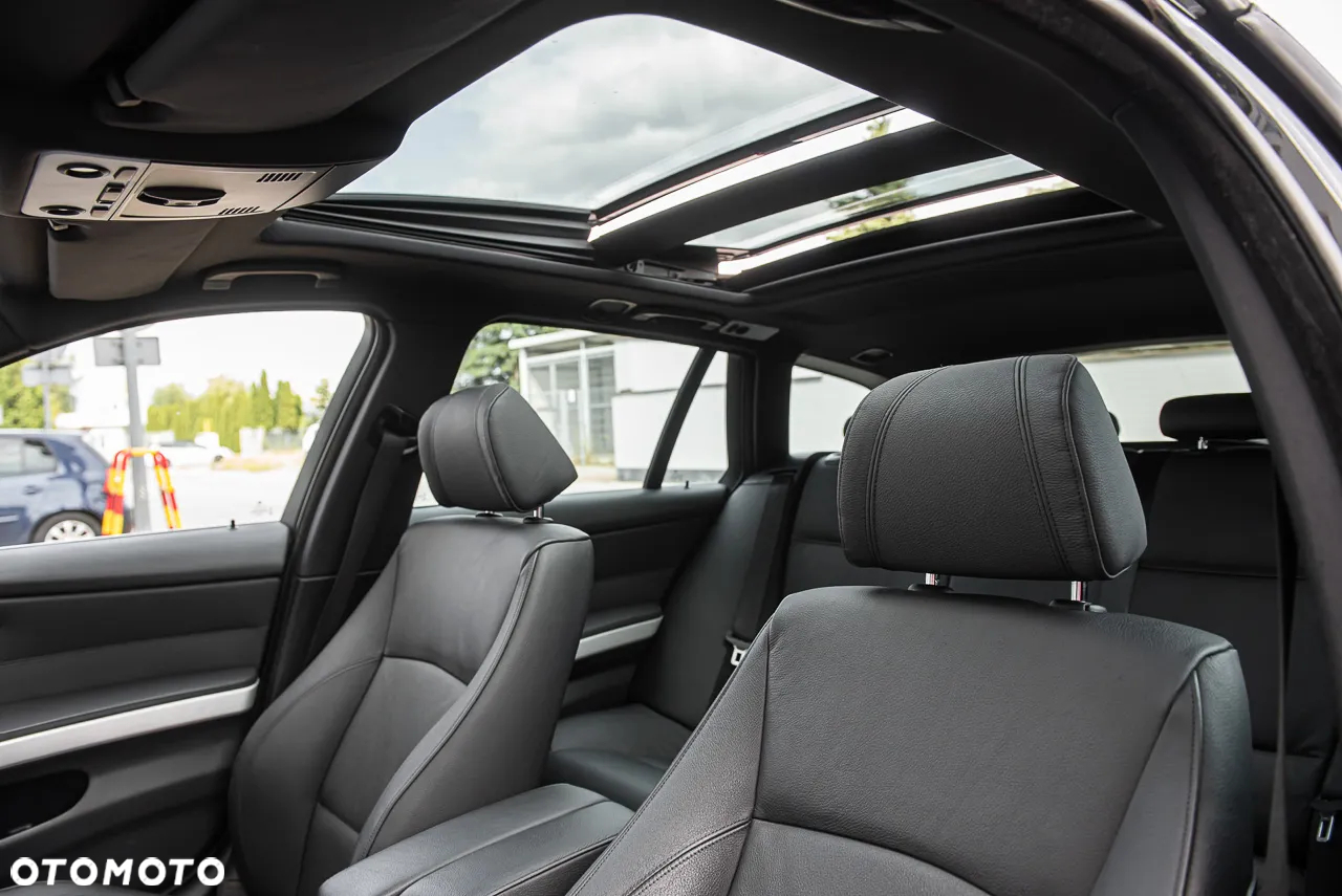 BMW Seria 3 325xi Touring - 23