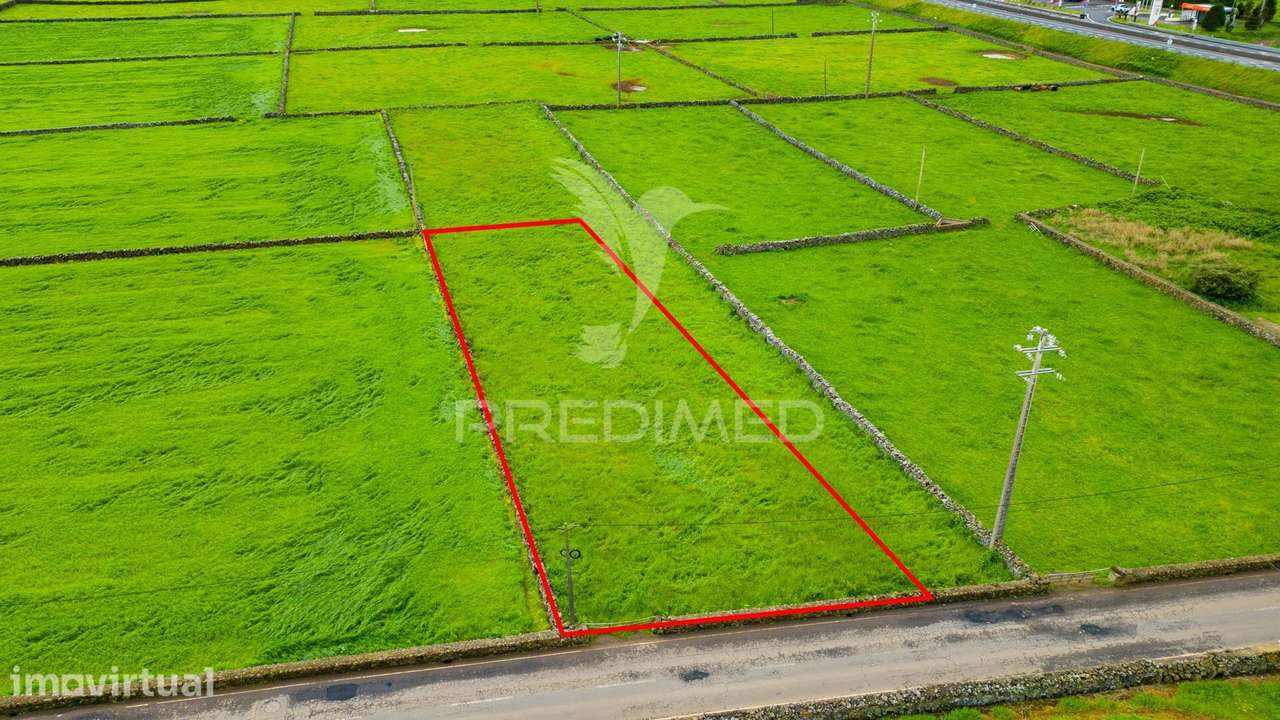 Terreno Plano com Excelente Localização Entre as Duas Cidades da il... - Grande imagem: 4/5