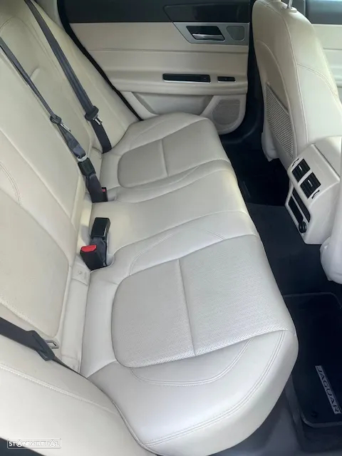 Jaguar XF 2.0 D Prestige - 17
