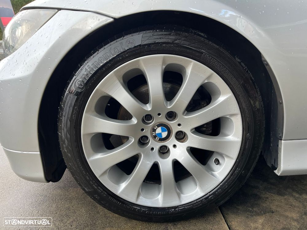 BMW 320 d EfficientDynamics - 12